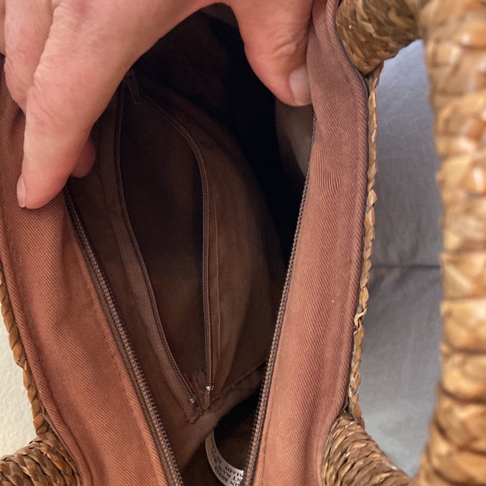 Straw Handbag - Picture 3 of 9